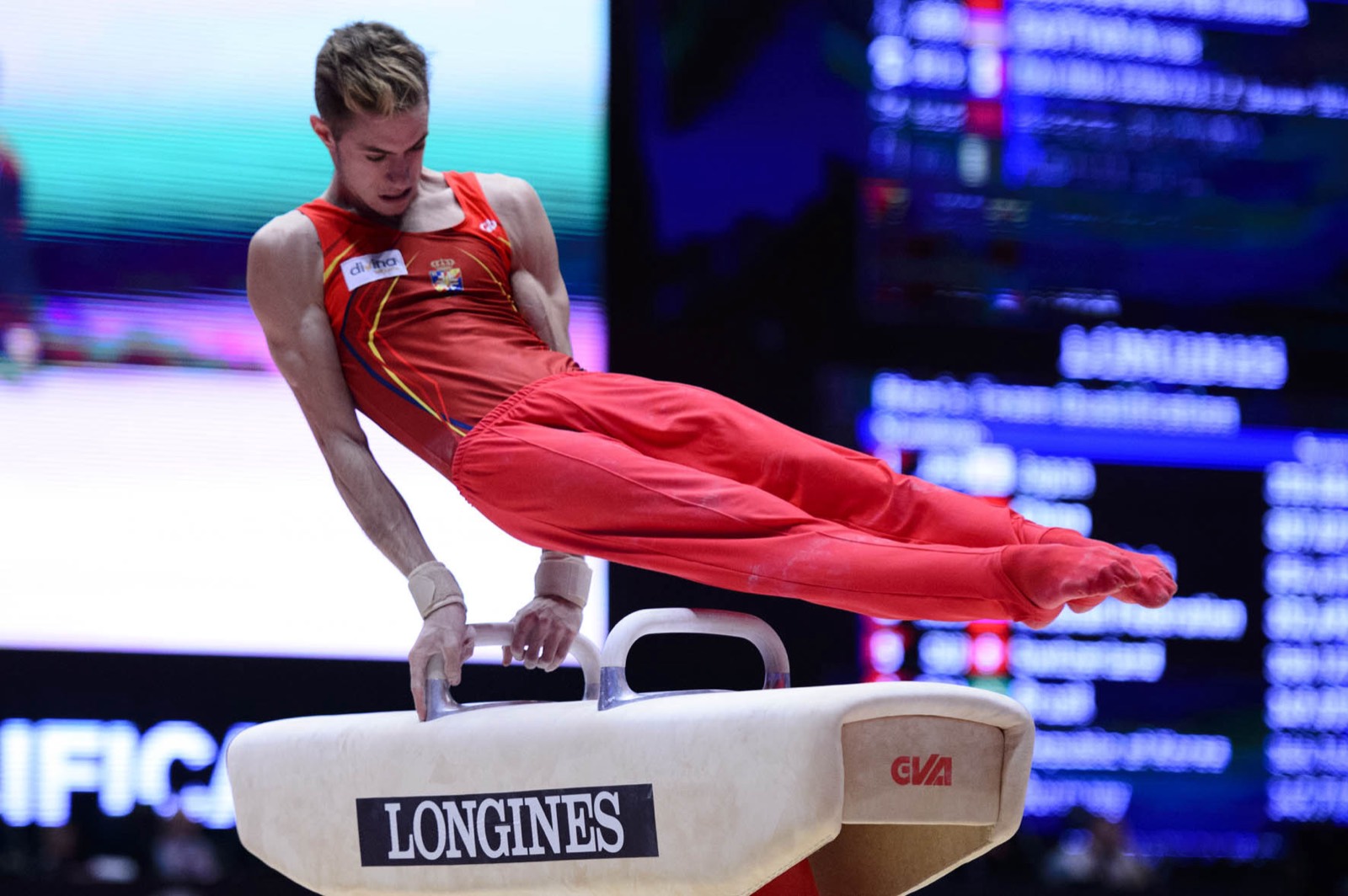 Andrés Martín compitiendo con la Selección Española de Gimnasia